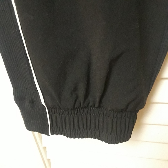 Athleta Colorblocked Brooklyn Jogger, Black/ White SIZE 6 Manufacturer Defect - Picture 11 of 14